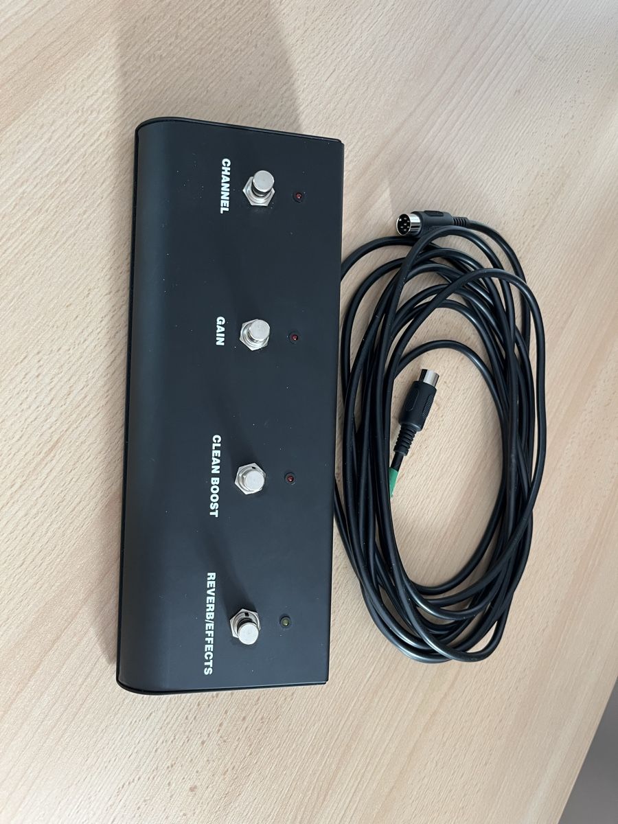 Randall Amplificatori: Randall RH100 mit Box und Fussschalter – Usato da Oberdorf SO venduto da NoHero 9