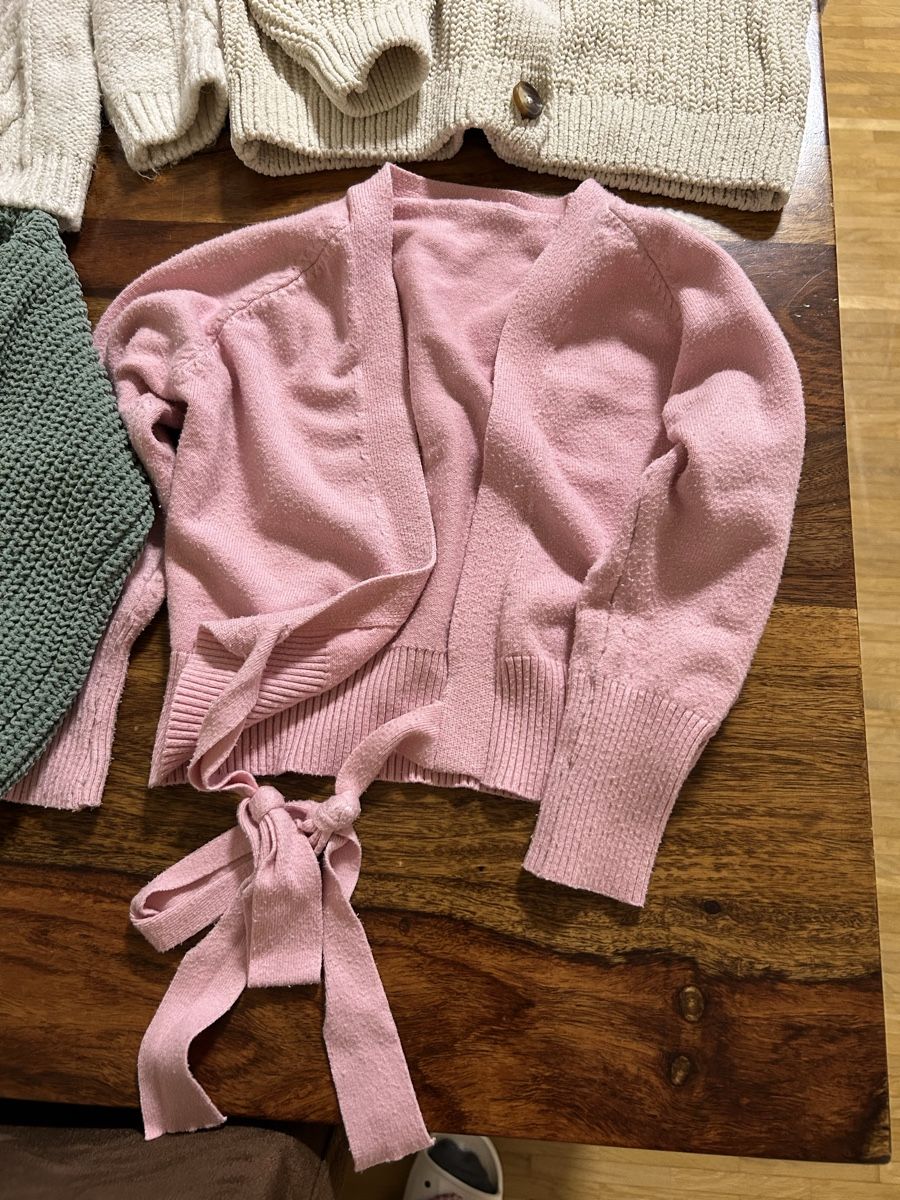 H&M Lotti & Set di vestiti: 4 Strickjacken/Pulli Mädchen, Grösse 110/116 – Usato da Zürich venduto da Nutla 5