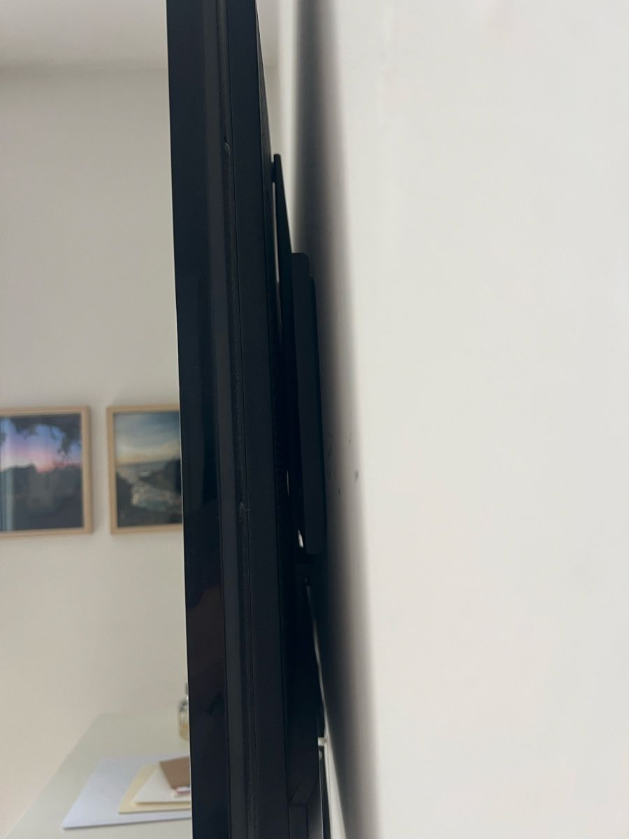 Grundig Fernseher: TV mit Halterung – Gebraucht aus Bern von Luisaamanda 1