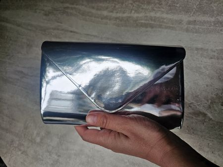 💎Silberne Hochglanz Abendtasche / Clutch mit Kettchen💎