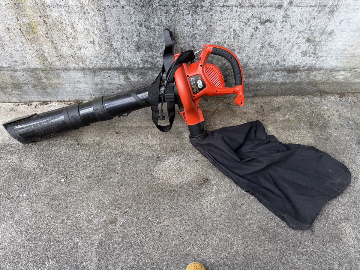 Aspirateurs & souffleurs à feuilles: Black & Decker Laubbläser – D'occasion à schafisheim par lstrauss71 1