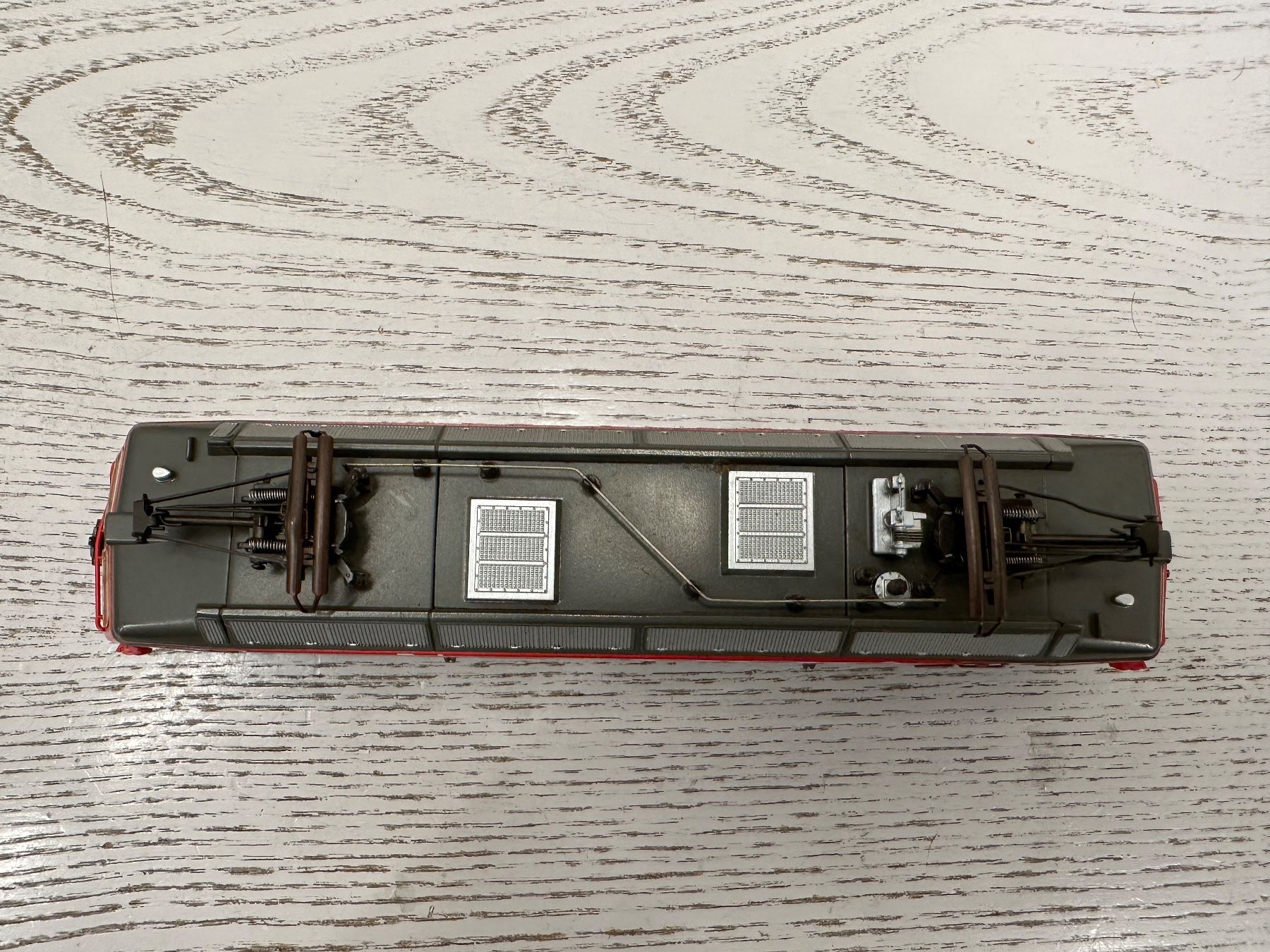 Märklin Modellini di ferrovie: Märklin 3330 SBB Re 4/4 IV Bahn 2000 – Usato da Lupsingen venduto da New-Haven 4