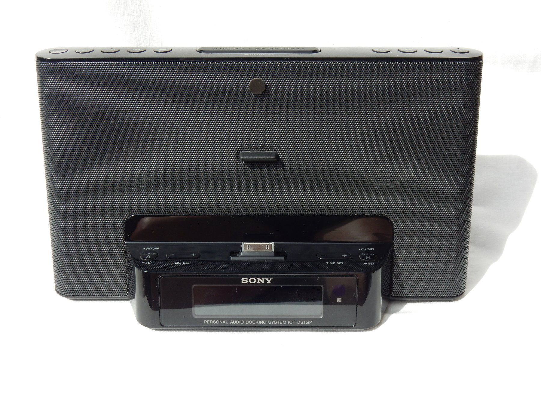Docking station: **SONY ICF-DS15iP Radiowecker iPod/iPhone Docking Station** – Usato da Zürich venduto da Holzbolzen 3