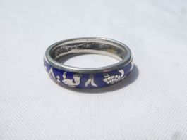 Auffälliger Ring mit blauer Einlage & Symbolen, Gr. 66 (21mm