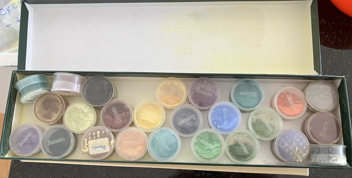Kit bricolage: Heraeus Pulver viele verschiedene  kleine Dösli – Usato da Willisau venduto da son_lq7g 1