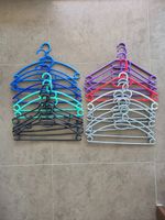 Lot de 20 Cintres en plastique multicolores, occasion