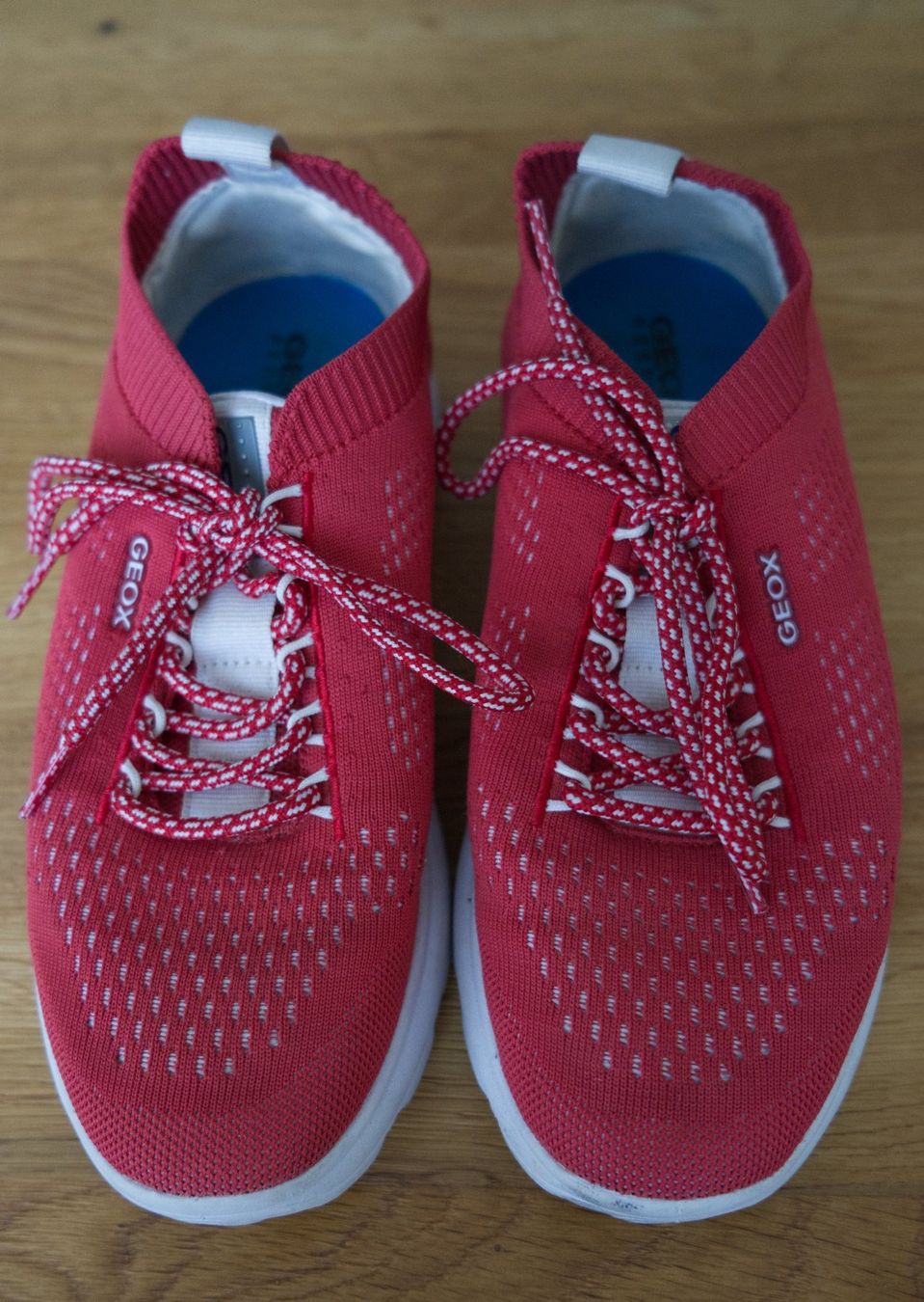 Geox Chaussures femmes: Geox Sneaker Rot Damen Gr. 37 – D'occasion à Basel par Verkauf_Aral