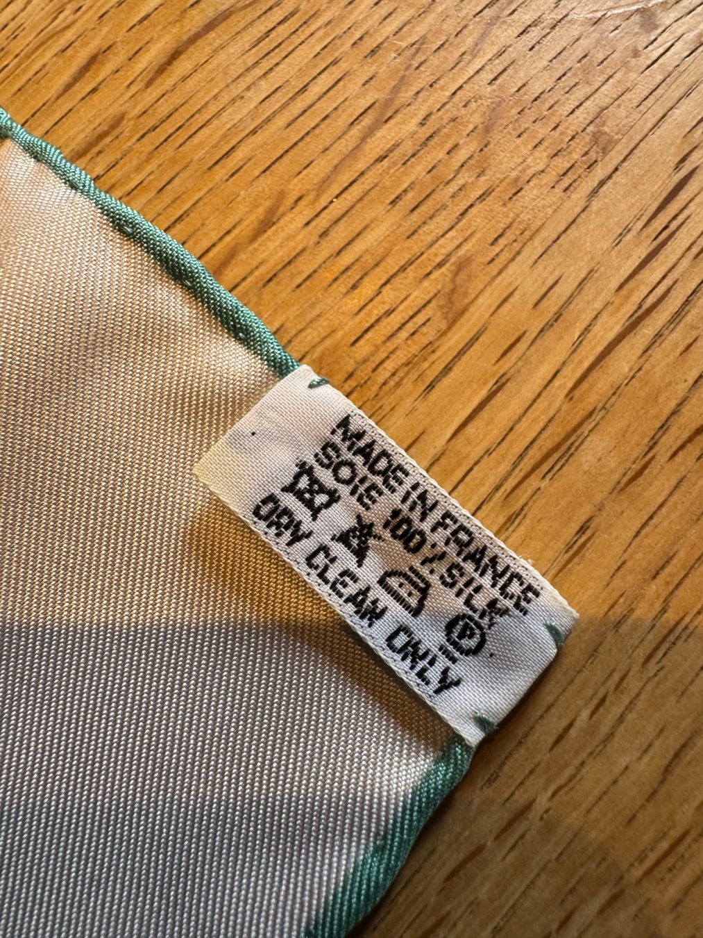 Hermès Foulard & Sciarpe: Authentic Vif Argent HERMES Silk Scarf – Usato da Grund b. Gstaad venduto da ReLuxe 5