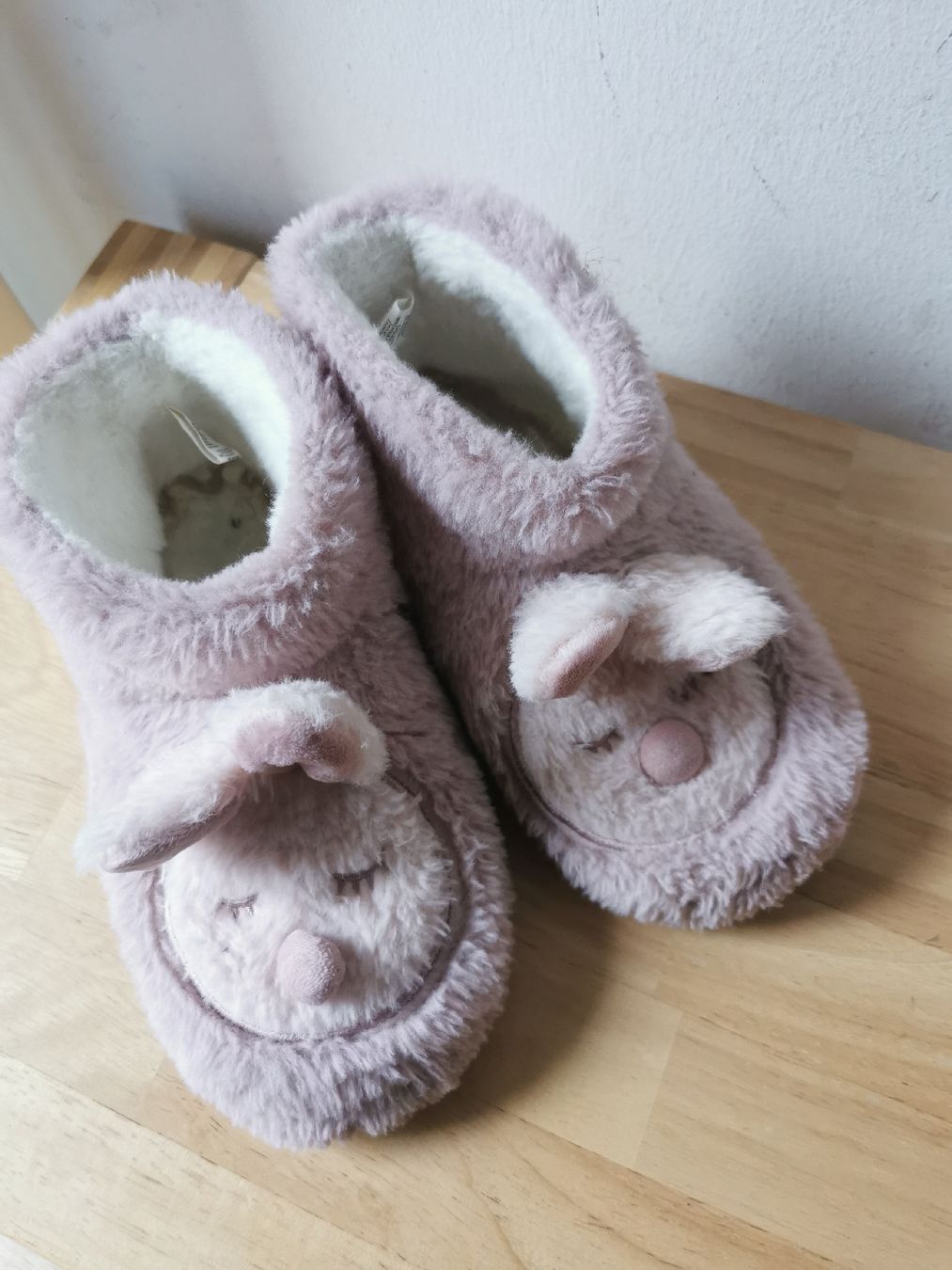 Scarpe per ragazze: Fuzzy Slippers pink size 34 good condition – Usato da Gipf-Oberfrick venduto da JVB 3