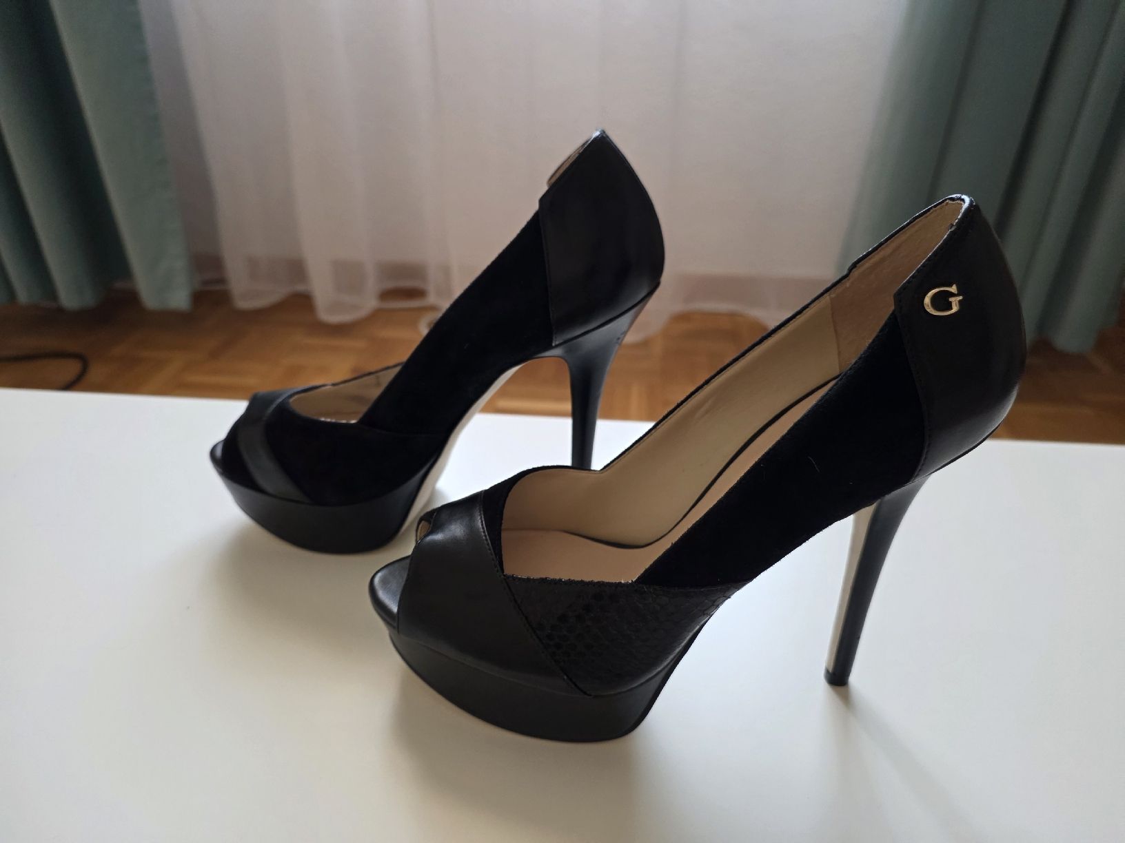 Guess Scarpe da donna: Guess Peep Toe Pumps black size 38 – Usato da Brüttisellen venduto da par_8zbj 2