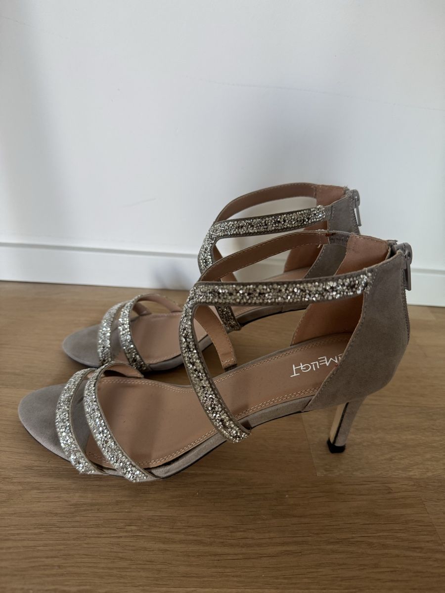 Damenschuhe: Stiletto Grösse 39 grau mit Steinen – Neu (gemäss Beschreibung) aus Wallisellen von soat 1