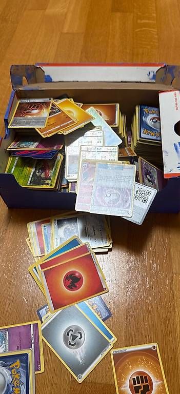 Carte collezionabili: Schuhbox voll mit Pokemon Karten – Usato da Uettligen venduto da mil_s5b6 1