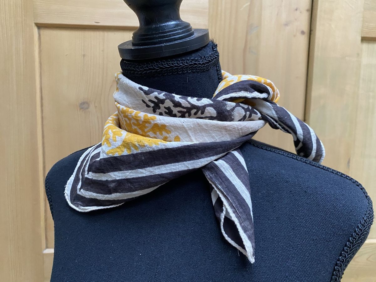 Foulards & écharpes: Nicki Tuch Baum Baumwolle Halstuch – Neuf (Voir description) à Buochs par H16 5