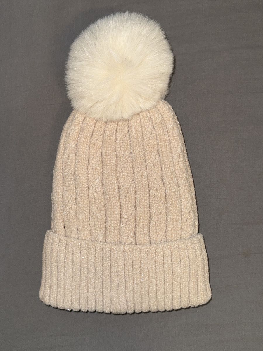 Autres vêtements femmes: BEIGE STRICKMÜTZE MIT BOMMEL – Neuf (Voir description) à Schlieren par kle_dis