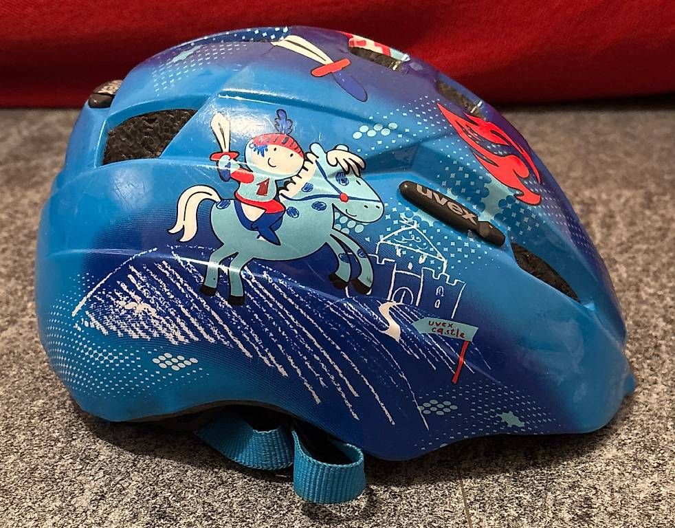 Caschi: Casco UVEX per bambino  – Usato da Bellinzona venduto da Cat_e_t 1