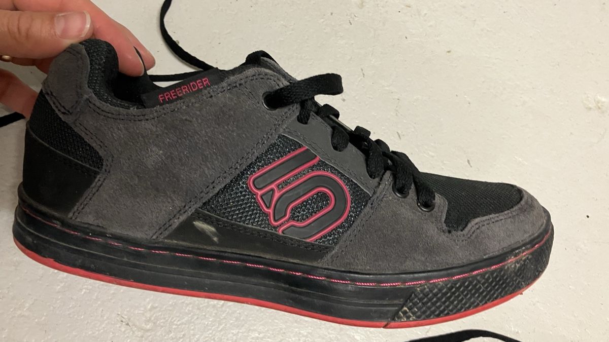 Five Ten Damenschuhe: Five Ten Freerider Bikeschuhe Damen Grösse 39 – Gebraucht aus Wettingen von Vichli