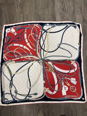 Louis Vuitton Silk Scarf 90cm - Classic Luxury 2026year