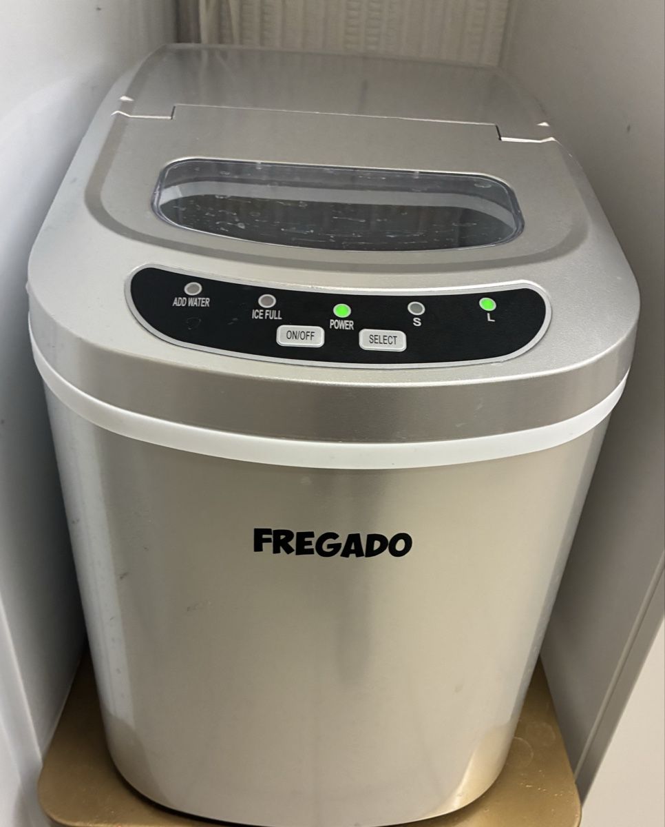 Appareils de cuisine: Machine à glaçons Fregado  – D'occasion à Eclépens par RCC1012