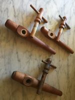 drei alte Zapfhähne aus Holz- rustikal