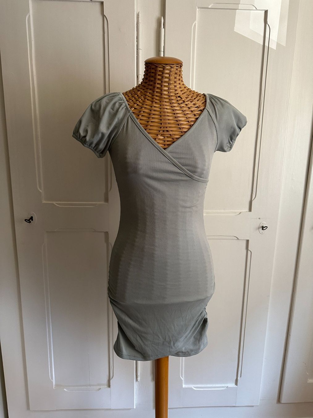 Shein Vestiti: SHEIN - Kleid mint pastellfarben gerafft 34 – Usato da Zürich venduto da Diazaio