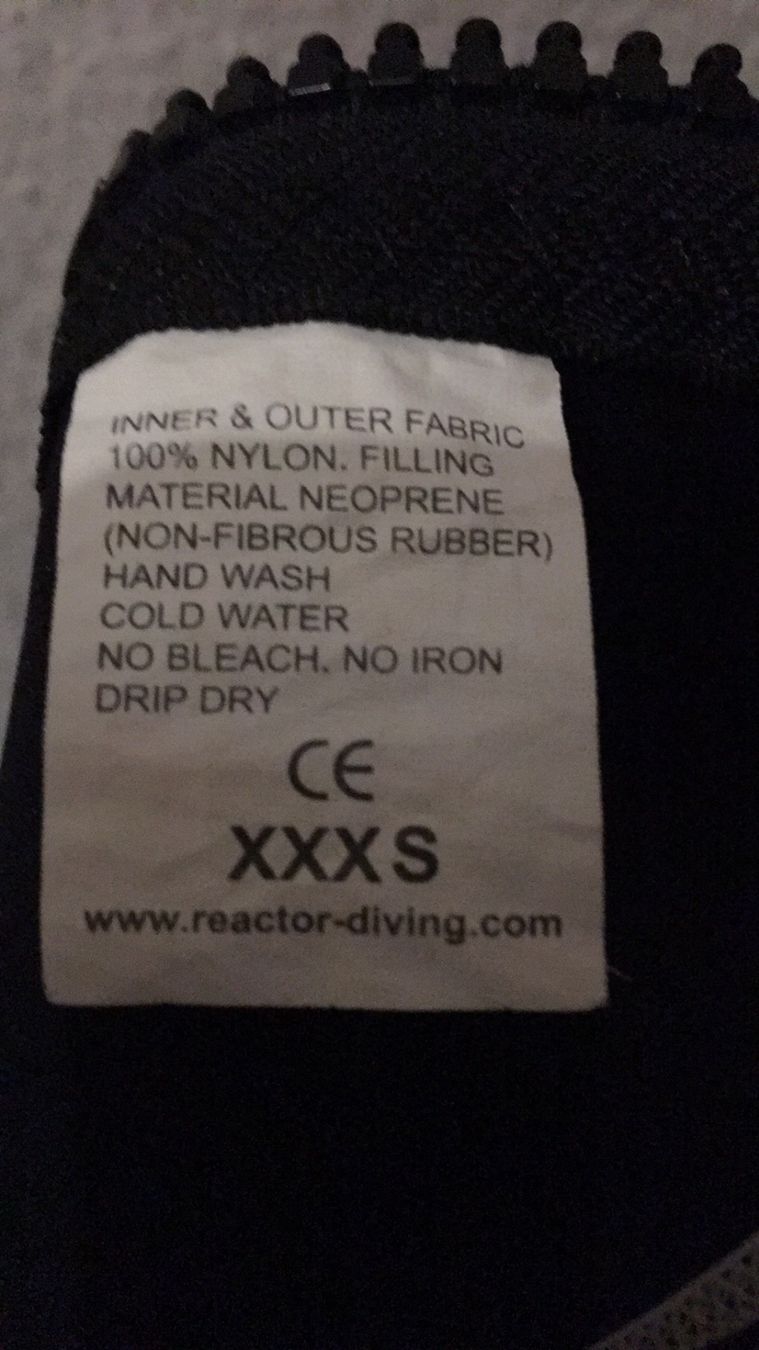 Badekleider & Bikinis: Combinaison nautique néoprène xxxs pour enfant max 3 ans – Gebraucht aus Basel von OK2010 1