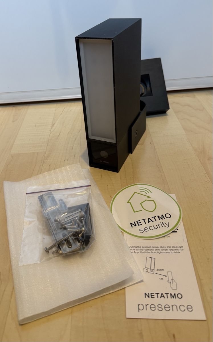 Netatmo Sistemi d'allarme: Netatmo Presence Aussenkamera mit integriertem Flutlicht – Usato da Seon venduto da Manfred27
