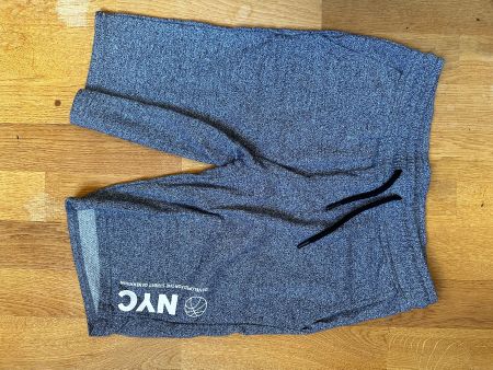 C&A Shorts NYC grau mit Kordelzug und Print guter Zustand