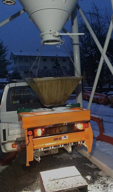 Tutte le macchine: Walzenstreuer-Rauch el100- elektrisch – Usato da Eschen venduto da Forsttech-Eschen