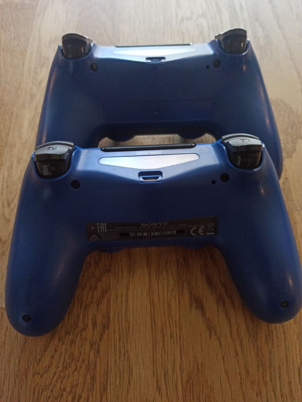 Manettes: 2 x Original Controller Sony PS4 Wireless DualShock 4 V2 – D'occasion à Oberweningen par mar_87mx 7
