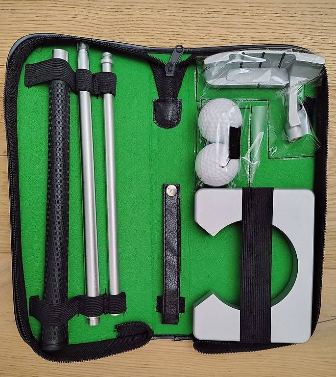 Mazze & Set: Neuwertig es Minigolf Set für Zuhause oder Büro  – Usato da Zürich venduto da Tunguskah