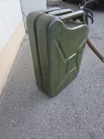 Benzinkanister massiv,  20 Liter mit Auslaufrohr, Klassiker