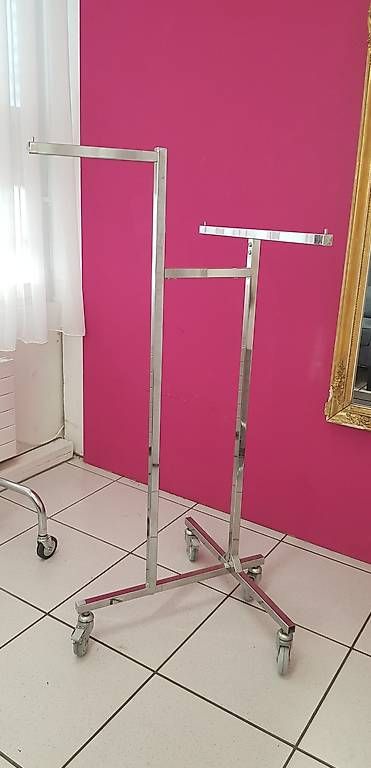 Sonstige Dekorationen & Accessoires: Kleiderständer aus verchromtem Metall – Gebraucht aus Zürich von iriada 2