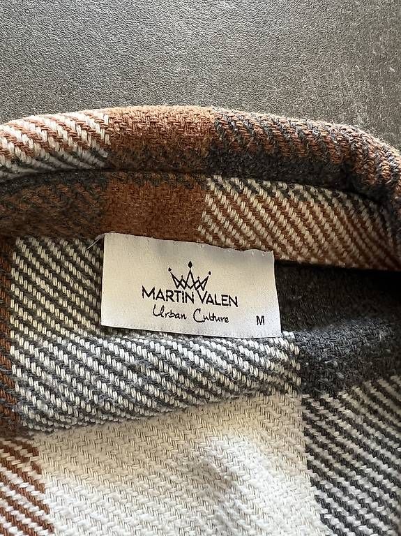 Lotti di vestiti: T-SHIRT UND HOLZFÄLLERHEMD SET – Usato da Urdorf venduto da Marybyii 3