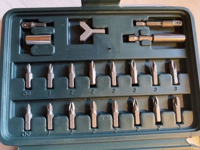 Alle Werkzeuge: 100-tlg. Bit Set MM – Neu (gemäss Beschreibung) aus Heerbrugg von ProBau-Liq 4