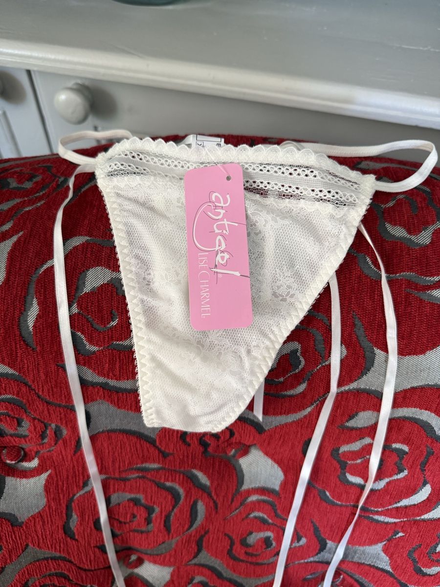 Lise Charmel Sonstige Unterwäsche: Lise Charmel String / neu! / Gr. M – Neu und originalverpackt aus Olten von ale_nb2x 2