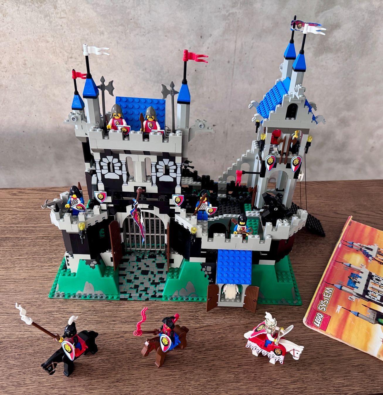 Lego Kit di costruzioni: LEGO Castle 6090 Royal Knight's Castle – Usato da Riehen venduto da will_stubbings