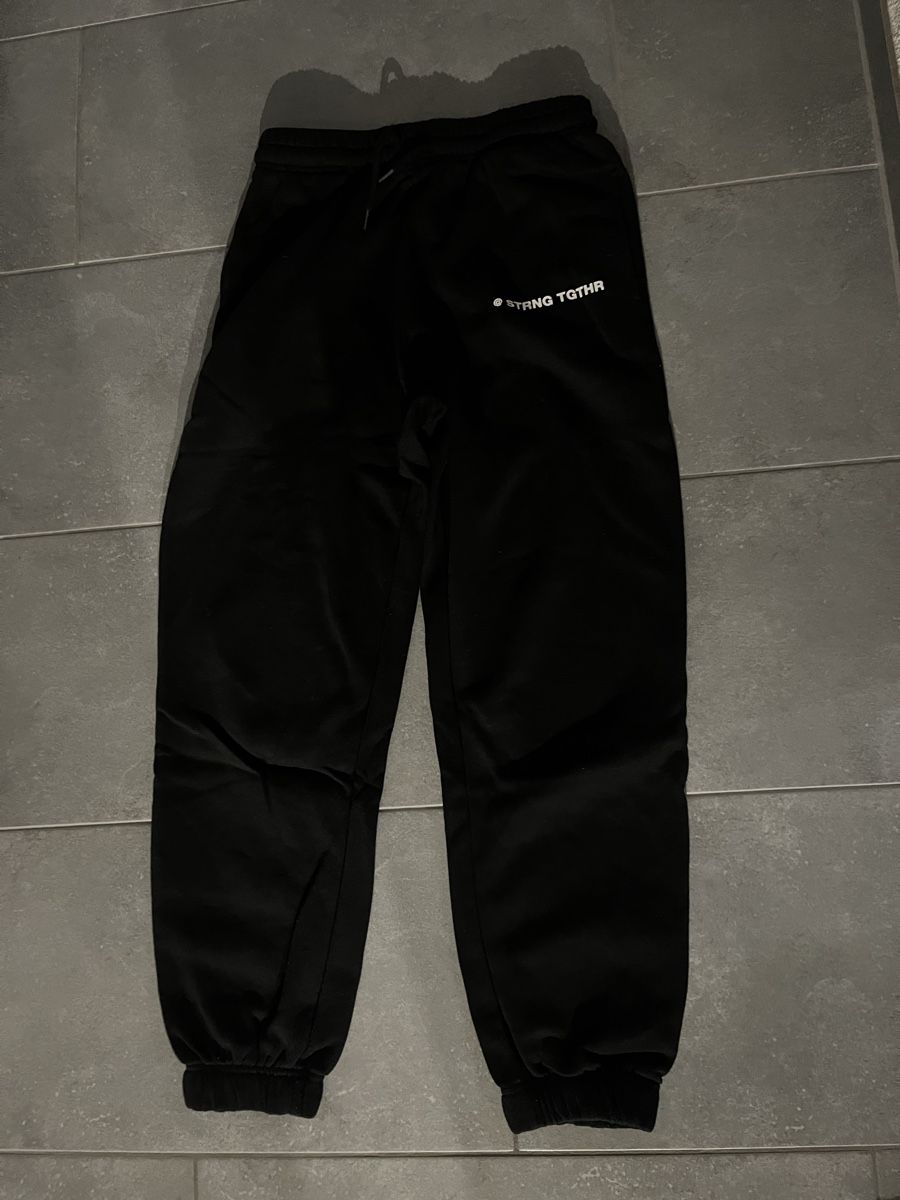 Pantalons: Schwarze Jogginghose – D'occasion à Bellikon par Ruth_62