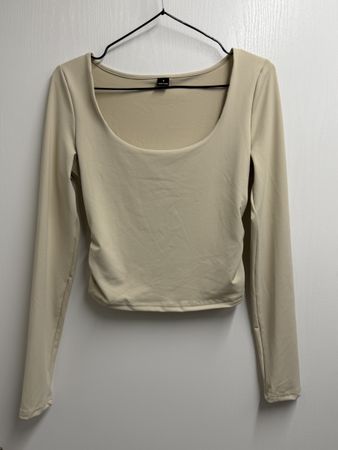 Beige Long Sleeve Top, Size M - Perfect for Fall!