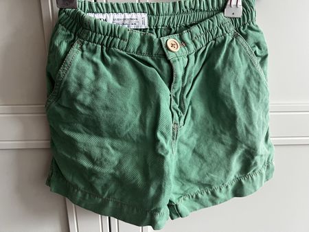 Zara Leinen Shorts grün Gr.116 neuwertig