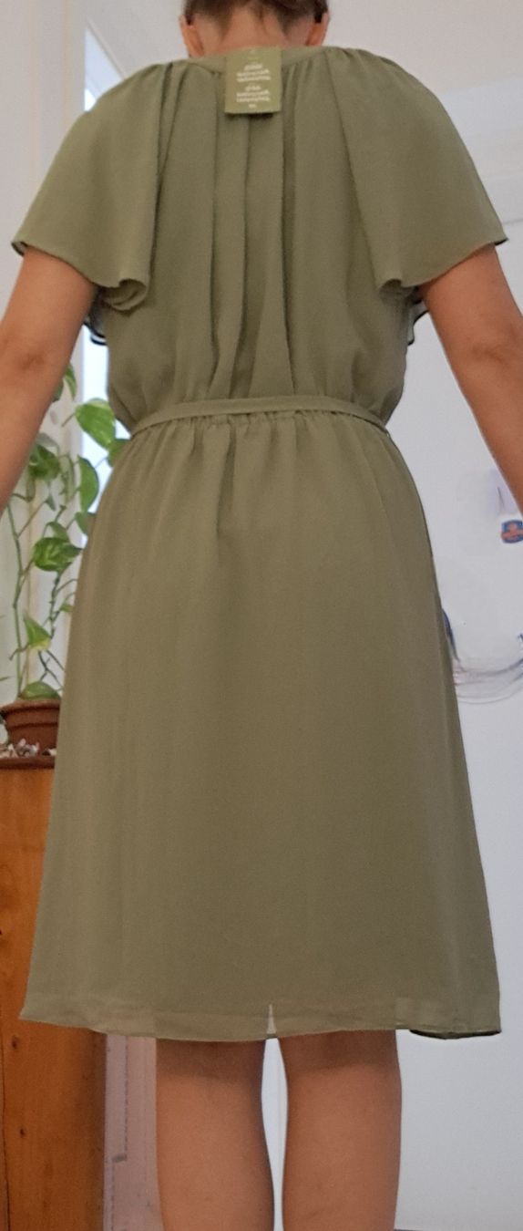 H&M Robes: Robe verte taille S – Neuf avec emballage d'origine à Rolle par Loutre84 2