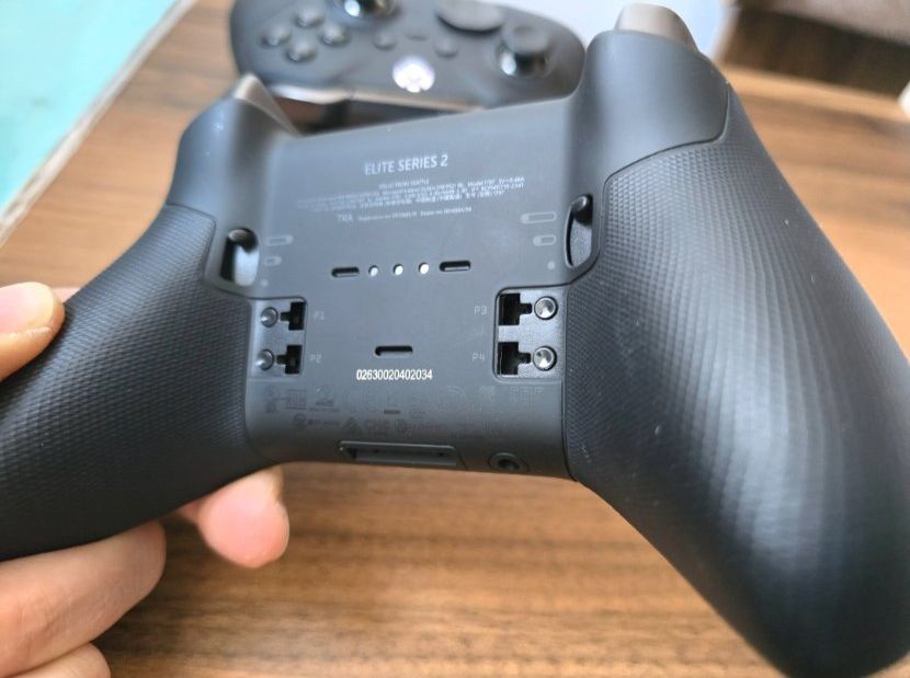 Microsoft Controller: 2 x  Elite 2 XBOX Controller/Top Zustand! – Usato da Liestal venduto da Berr 5