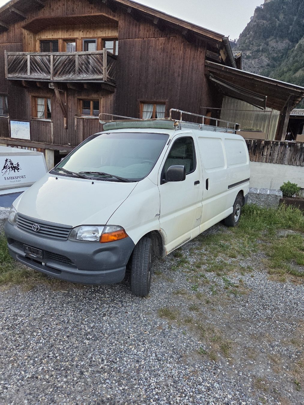 Toyota Nutzfahrzeuge: toyota hiace d-4d 4wd – Gebraucht aus Rothenbrunnen von Ursina1 2