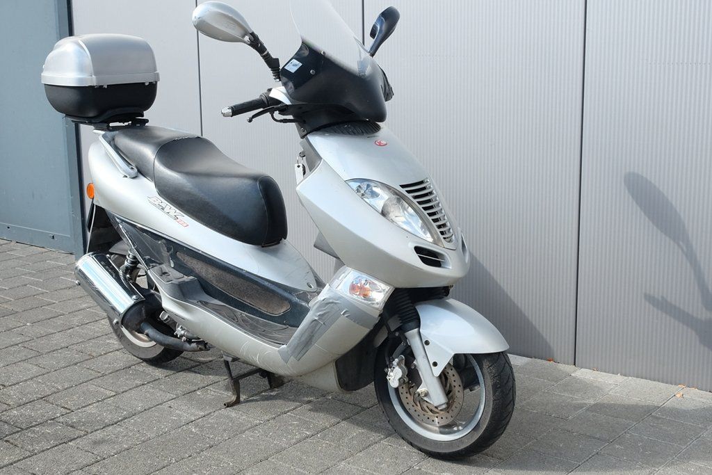 Kymco Scooter: Kymco Bet & Win 125 ab Platz – Usato da Sargans venduto da pirelli146 3