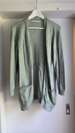 Gemütliche Strickjacke Farbe Salbei, XL