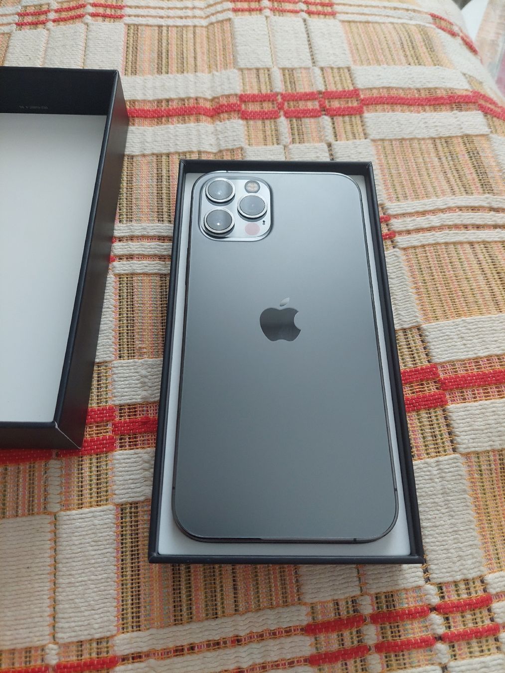 Apple Handys / Smartphones: Apple iPhone 12 Pro Graphit 256 GB guter Zustand – Gebraucht aus Luzern von M.Ai
