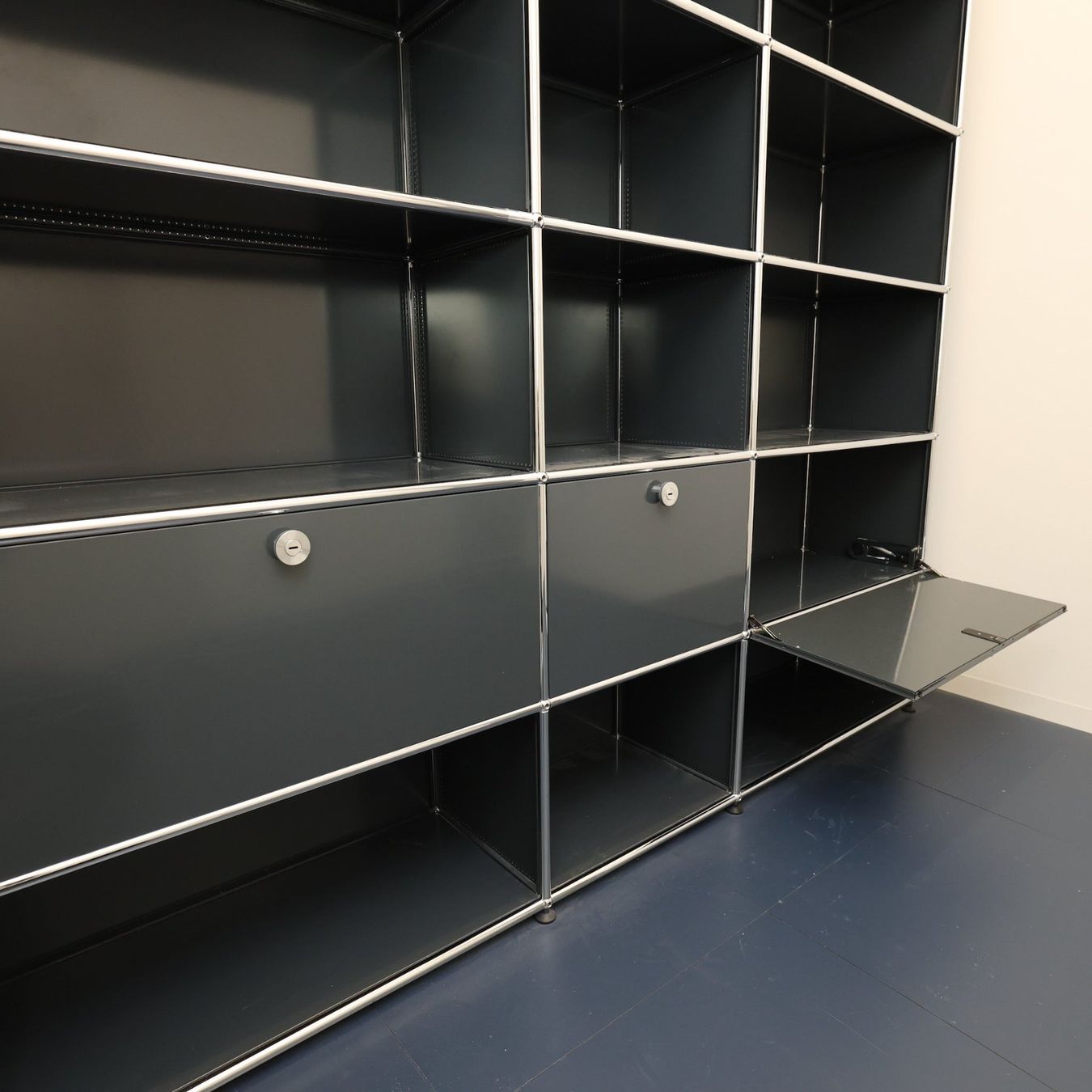 USM Scaffali: USM Haller Regal 3x6 Anthrazit 200x210x35cm – Usato da Affoltern am Albis venduto da Zapro 5