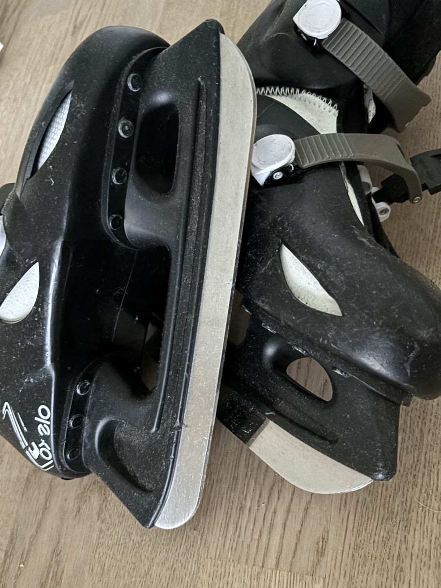 Oxelo Pattini da ghiaccio: Schlittschuhe Oxelo, Gr. 34-36 – Usato da Wintersingen venduto da Symphoricarpos 1