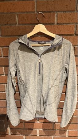 Puma Kapuzenpullover grau mit Reissverschluss neuwertig