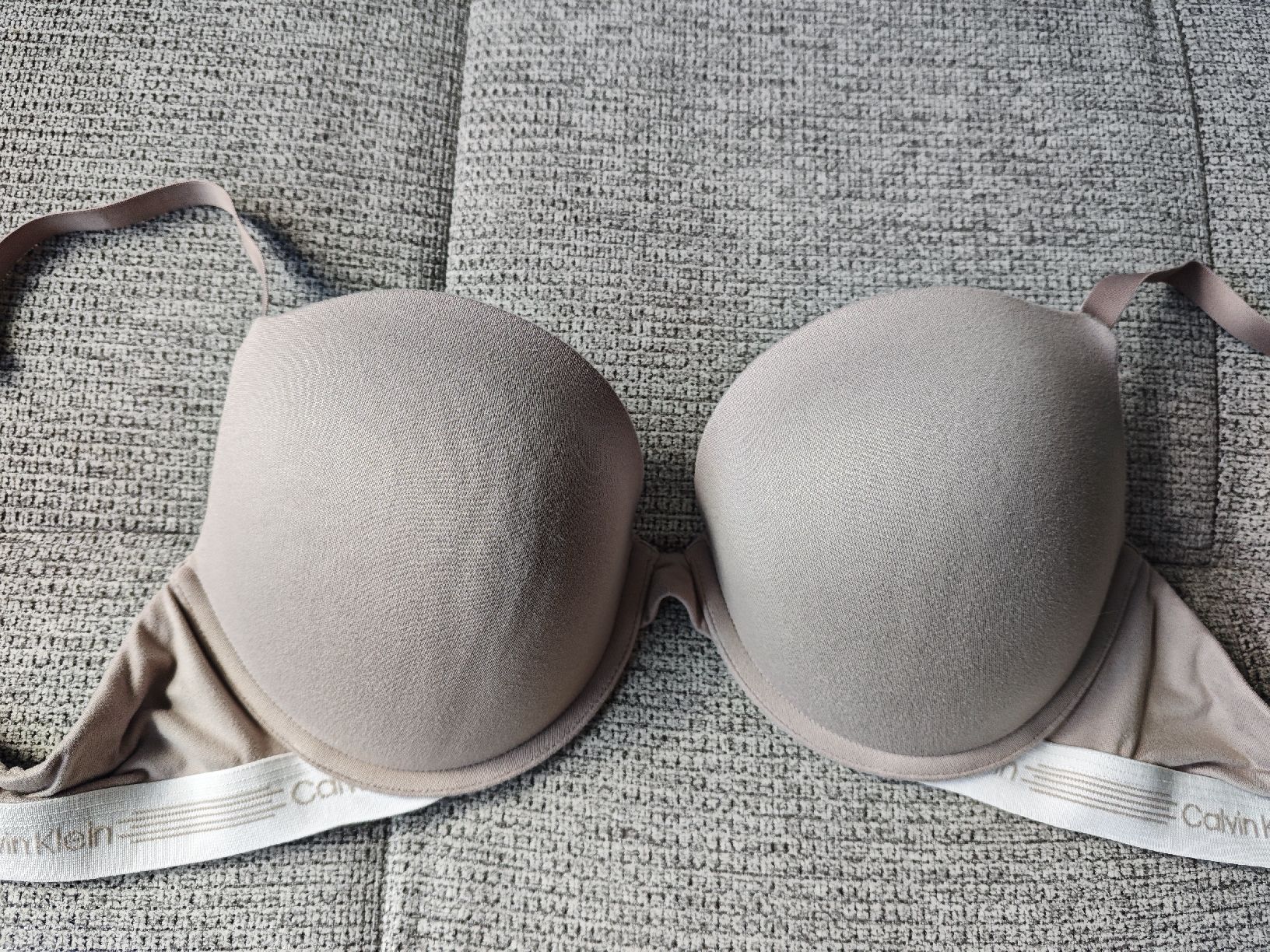 Calvin Klein Altra biancheria intima: Calvin Klein Beige Push-up Bra, Size 85  – Usato da Zürich venduto da alu_dzr7 3