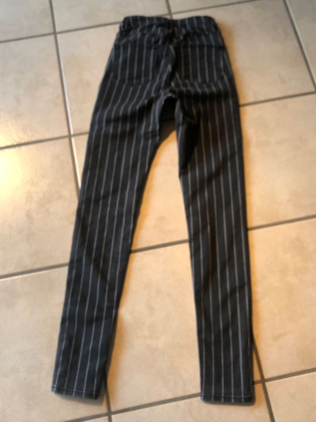 Tally Weijl Pantaloni: Super Hose 32 Schwarz und weiß gestreift – Usato da Orpund venduto da Mary8972 5